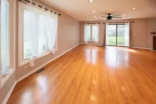 329 Redwing Dr, Deerfield, IL 60015 - Photo 4