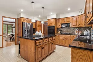 1361 Sussex Rd, Naperville, IL 60540 - Photo 10