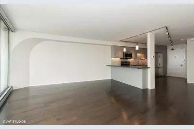 300 N State Street #5517, Chicago, IL 60654 - Photo 6