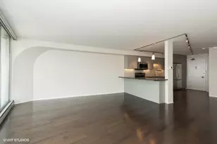 300 N State St, Chicago, IL 60654 - Photo 6