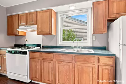 422 E Oak Street, Mundelein, IL 60060 - Photo 2