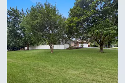 3103 W Greenfield Drive, Freeport, IL 61032 - Photo 1