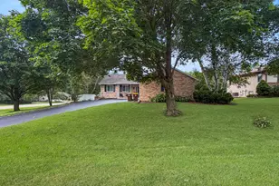3103 W Greenfield Dr, Freeport, IL 61032 - Photo 2