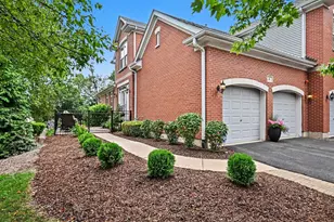 4 Lakebreeze Ct, Lake Zurich, IL 60047 - Photo 1
