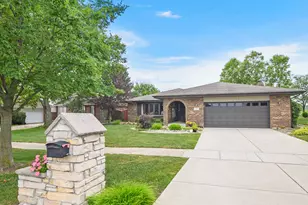 8955 Linden Dr, Tinley Park, IL 60487 - Photo 2