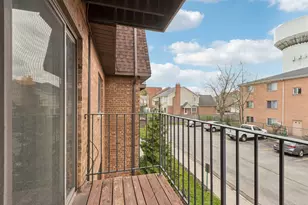 702 Cobblestone Cir, Glenview, IL 60025 - Photo 4