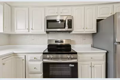 702 Cobblestone Circle #D, Glenview, IL 60025 - Photo 10