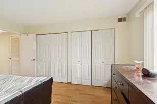 702 Cobblestone Cir, Glenview, IL 60025 - Photo 18