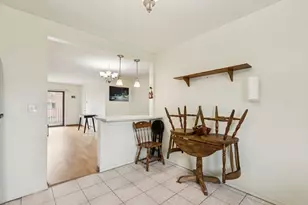 702 Cobblestone Cir, Glenview, IL 60025 - Photo 12