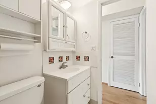 702 Cobblestone Cir, Glenview, IL 60025 - Photo 16