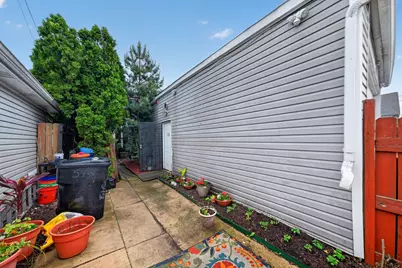 5438 W Melrose Street, Chicago, IL 60641 - Photo 34