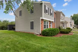 818 Lexington Cir, Hanover Park, IL 60133 - Photo 2