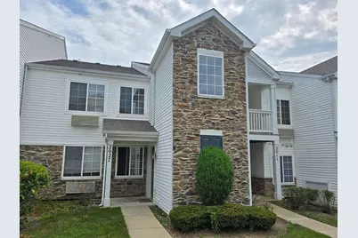 2027 Silverstone Drive #2027, Carpentersville, IL 60110 - Photo 2