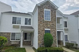 2027 Silverstone Dr, Carpentersville, IL 60110 - Photo 2