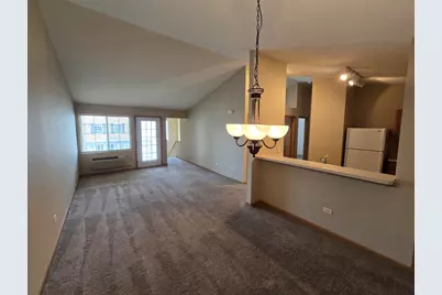2027 Silverstone Drive #2027, Carpentersville, IL 60110 - Photo 4