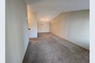 2027 Silverstone Drive #2027, Carpentersville, IL 60110 - Photo 16