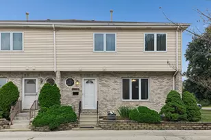 4241 Lindenwood Dr, Matteson, IL 60443 - Photo 1