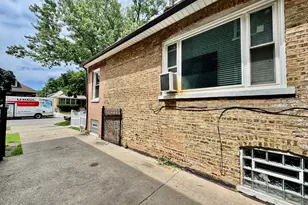 8325 S Saginaw Ave, Chicago, IL 60617 - Photo 2