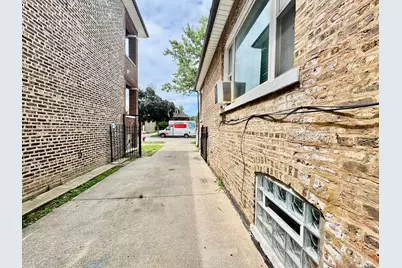 8325 S Saginaw Avenue, Chicago, IL 60617 - Photo 4