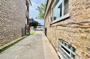 8325 S Saginaw Ave, Chicago, IL 60617 - Photo 4