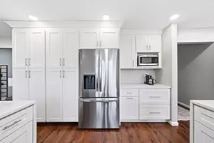 916 Stratford Ln, Downers Grove, IL 60516 - Photo 10