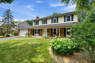 916 Stratford Ln, Downers Grove, IL 60516 - Photo 2
