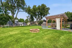 916 Stratford Ln, Downers Grove, IL 60516 - Photo 34