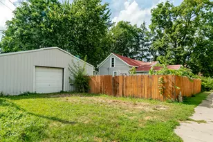 105 7th St, Lincoln, IL 62656 - Photo 26