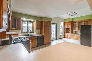 105 7th St, Lincoln, IL 62656 - Photo 8