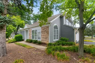 1564 Westbury Dr, Hoffman Estates, IL 60192 - Photo 2