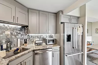 3200 N Lake Shore Drive #410, Chicago, IL 60657 - Photo 12