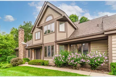 1902 Forest Creek Lane #1902, Libertyville, IL 60048 - Photo 1