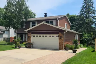 17515 W Winnebago Dr, Grayslake, IL 60030 - Photo 2