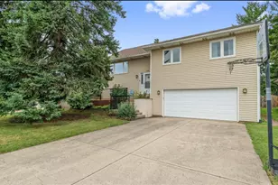 20698 N Eugene Ave, Prairie View, IL 60069 - Photo 1