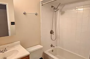 11 Crestview Ln, Vernon Hills, IL 60061 - Photo 12