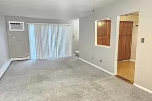 11 Crestview Ln, Vernon Hills, IL 60061 - Photo 8