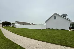 602 Suzanne Ave, Bradley, IL 60915 - Photo 2