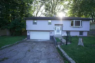 1501 N Freund Ave, McHenry, IL 60050 - Photo 1