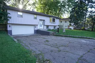 1501 N Freund Ave, McHenry, IL 60050 - Photo 2