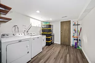 7730 S Paxton Ave, Chicago, IL 60649 - Photo 10