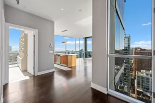 110 W Superior St, Chicago, IL 60654 - Photo 4