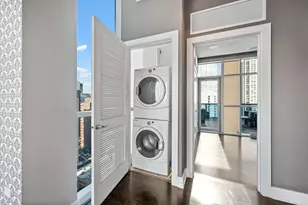 110 W Superior St, Chicago, IL 60654 - Photo 36