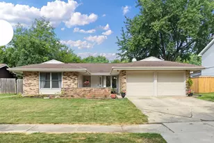 121 Newport Dr, Bolingbrook, IL 60440 - Photo 1