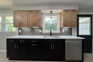 1401 Oakleaf Dr, Saint Anne, IL 60964 - Photo 6