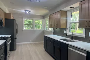 1401 Oakleaf Dr, Saint Anne, IL 60964 - Photo 8