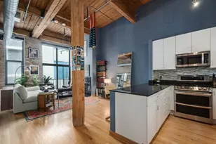 300 W Grand Ave, Chicago, IL 60654 - Photo 10