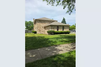 736 Yorkshire Lane, Des Plaines, IL 60016 - Photo 2