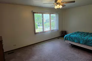 736 Yorkshire Ln, Des Plaines, IL 60016 - Photo 12