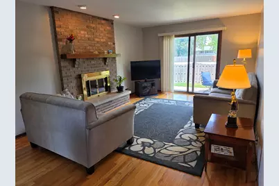 736 Yorkshire Lane, Des Plaines, IL 60016 - Photo 4