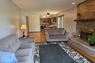736 Yorkshire Ln, Des Plaines, IL 60016 - Photo 6